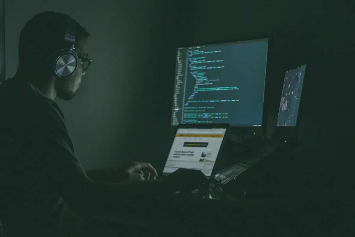 Running Microsoft 365 security monitoring on a screen